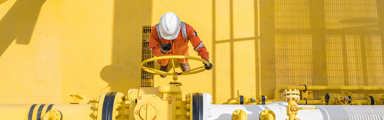 Trabajador operando en zona ATEX