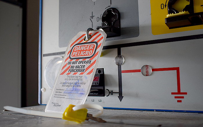 Candado LOTO en celda